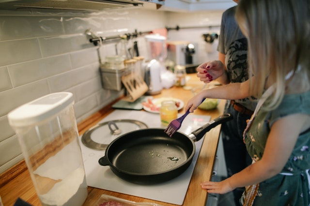 Montessori father brings Montessori into the kitchen